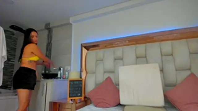 emilyparkerr01 online show from December 2025 09:01:02 PM