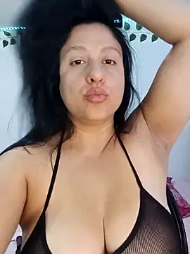 whitegirl0122 online show from May 2026 09:09:02 PM
