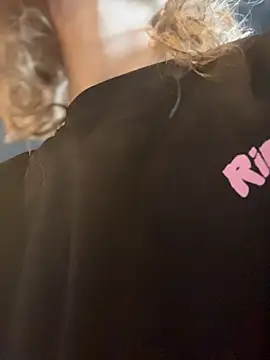 Snapshot of RinaMood chatting on January 2026 03:10:01 AM RinaMood online show from January 2026 03:10:01 AM