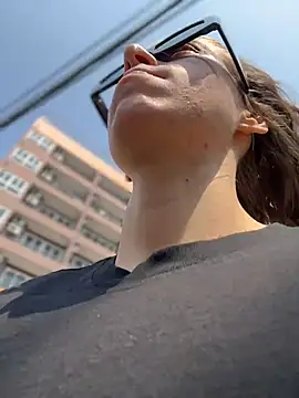 Snapshot of RinaMood chatting on January 2026 05:35:02 AM RinaMood online show from January 2026 05:35:02 AM