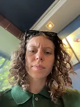 Snapshot of RinaMood chatting on February 2026 04:39:01 AM RinaMood online show from February 2026 04:39:01 AM