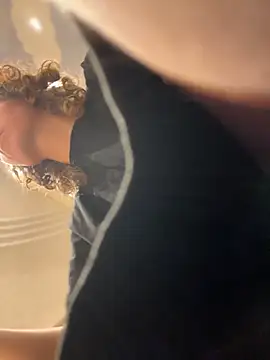 Snapshot of RinaMood chatting on February 2026 06:26:01 AM RinaMood online show from February 2026 06:26:01 AM