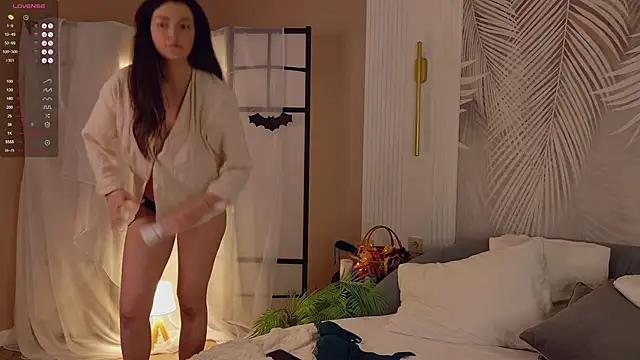 Snapshot of Miley_Smile chatting on November 2025 05:25:01 PM Miley Smile online show from November 2025 05:25:01 PM