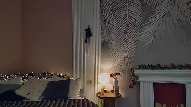 Snapshot of Miley_Smile chatting on December 2025 05:34:01 AM Miley Smile online show from December 2025 05:34:01 AM