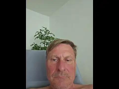johnnym1 online show from May 2026 11:40:01 AM