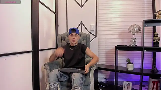 JuniorMorris  online show from October 2025 09:24:01 PM