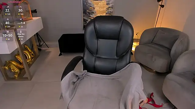 Snapshot of RoxanneHill_ chatting on February 2025 03:38:01 PM RoxanneHill online show from February 2025 03:38:01 PM