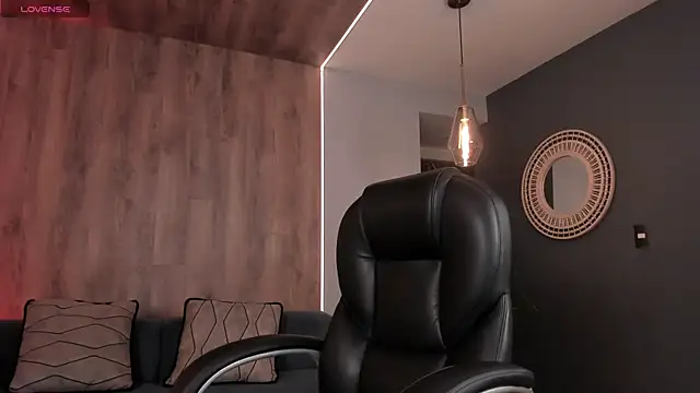 Snapshot of RoxanneHill_ chatting on December 2025 11:37:01 AM RoxanneHill online show from December 2025 11:37:01 AM