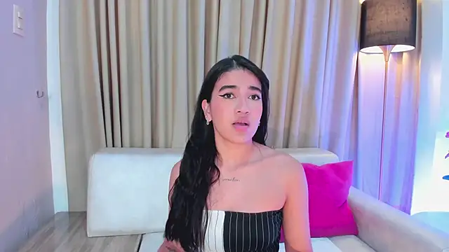 Snapshot of LeaahCarter chatting on December 2024 05:57:02 PM LeaahCarter online show from December 2024 05:57:02 PM