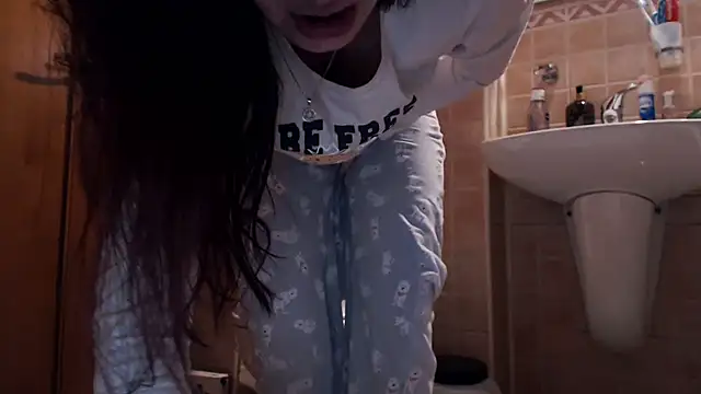 LovelyAndraGirl online show from May 2026 02:44:02 PM