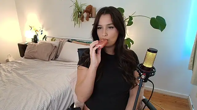 Snapshot of Lenas_Room chatting on March 2026 07:01:01 AM Lenas Room online show from March 2026 07:01:01 AM