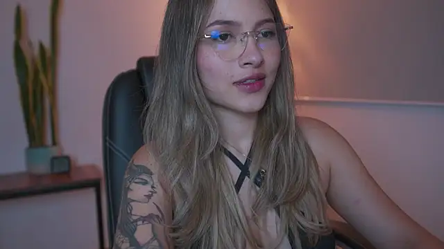 AyraSmith  online show from March 2026 12:17:01 AM