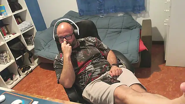 Snapshot of ravingr4d4 chatting on April 2026 10:44:02 PM ravingr4d4 online show from April 2026 10:44:02 PM