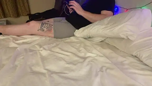 Tylerx9 online show from April 2026 01:13:01 PM