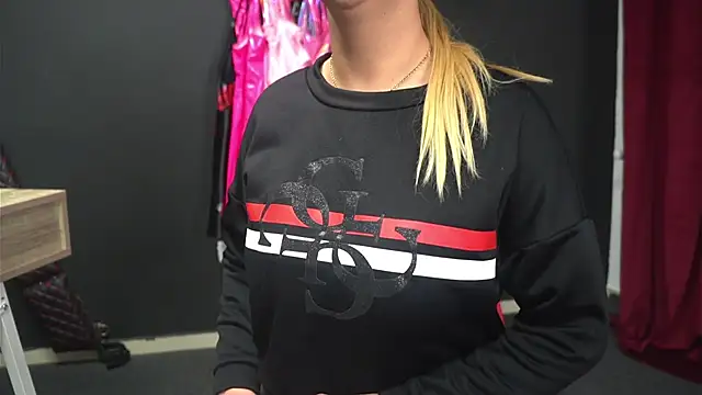 Snapshot of CelineConner chatting on November 2025 05:07:01 AM CelineConner online show from November 2025 05:07:01 AM