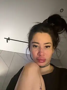 Snapshot of Yunasi chatting on March 2025 12:53:02 PM Yunasi online show from March 2025 12:53:02 PM