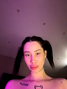 Snapshot of Yunasi chatting on November 2025 01:34:02 PM Yunasi online show from November 2025 01:34:02 PM