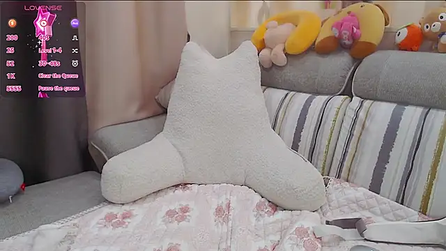 Snapshot of Duludulu_007 chatting on December 2024 01:18:02 PM Duludulu 007 online show from December 2024 01:18:02 PM