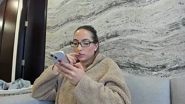 Sophi  a online show from February 2025 11:04:02 PM