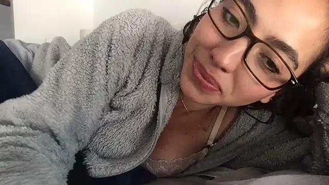 Sophi  a online show from February 2026 08:50:01 PM