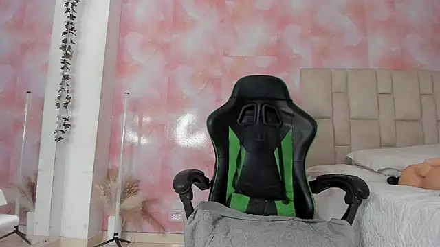 Snapshot of emily_lean_ chatting on November 2025 12:53:01 AM emily lean online show from November 2025 12:53:01 AM