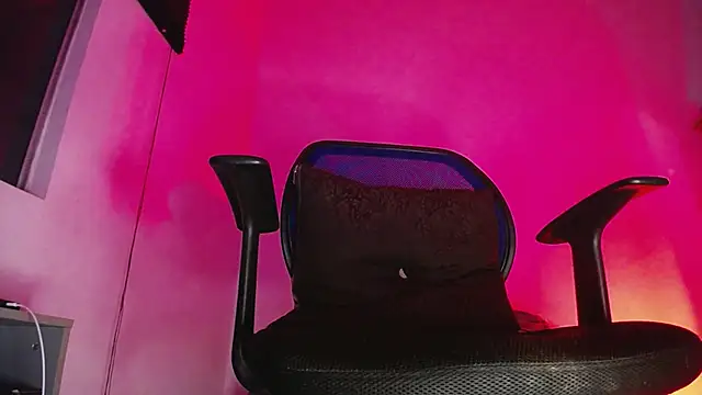 zacwatson  online show from December 2025 01:55:01 AM