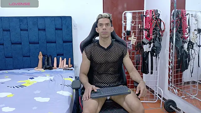 JoseRumbero26 online show from November 2025 12:32:01 AM