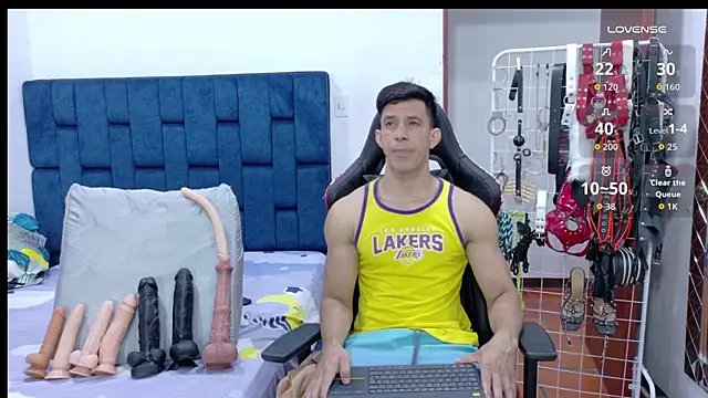 JoseRumbero26 online show from April 2026 09:35:01 PM