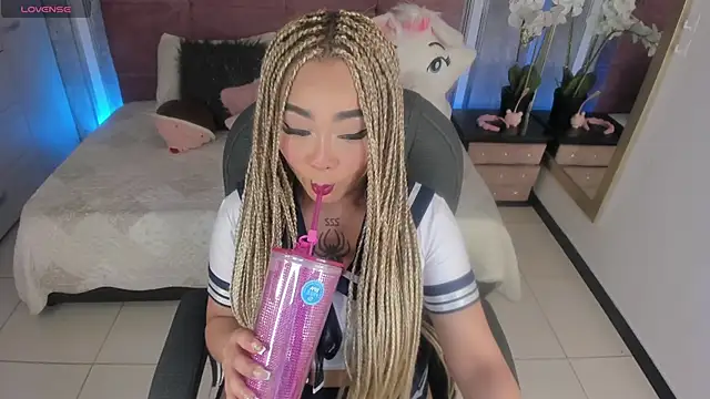 Snapshot of conny__curly chatting on October 2025 02:18:01 PM conny curly online show from October 2025 02:18:01 PM