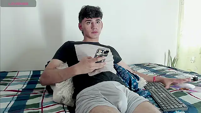 Snapshot of juan_stiven chatting on August 2026 02:20:02 PM juan stiven online show from August 2026 02:20:02 PM