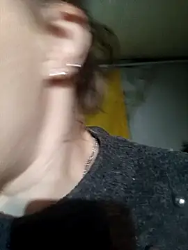 wLESLYMOSw online show from February 2025 09:54:01 AM