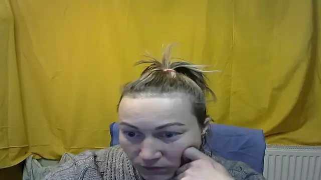 wLESLYMOSw online show from February 2025 07:49:01 PM