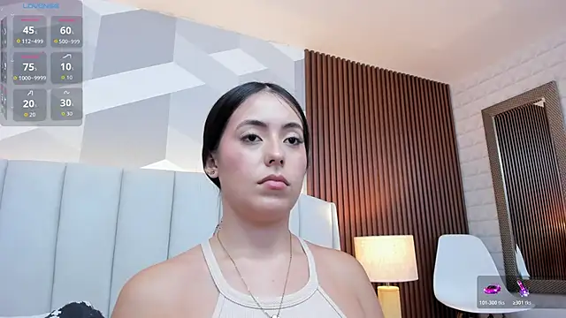 Julietasantos   online show from October 2025 06:18:02 PM