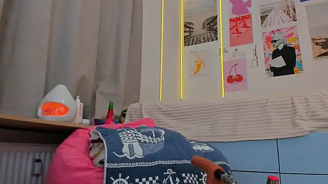 Lily Young online show from March 2026 08:26:33 AM