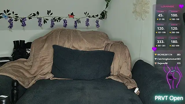 Snapshot of Sunshine-Darkness chatting on October 2025 04:36:02 PM Sunshine-Darkness online show from October 2025 04:36:02 PM