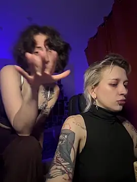 Dooubletroublee online show from April 2026 12:00:02 AM