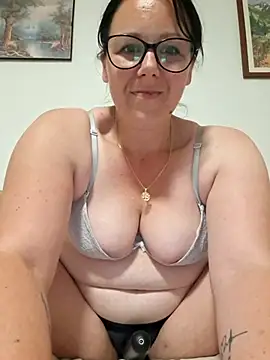 Snapshot of fekete_demon chatting on May 2026 12:11:01 PM fekete demon online show from May 2026 12:11:01 PM