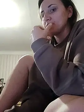 emeli moon online show from November 2025 12:02:01 AM