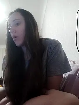 emeli moon online show from December 2025 06:36:01 PM