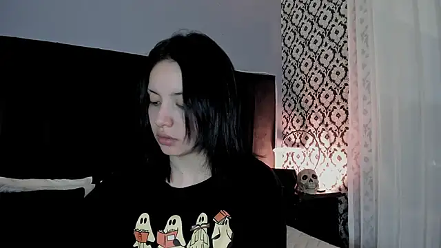 Adeelinee online show from May 2026 08:24:02 PM
