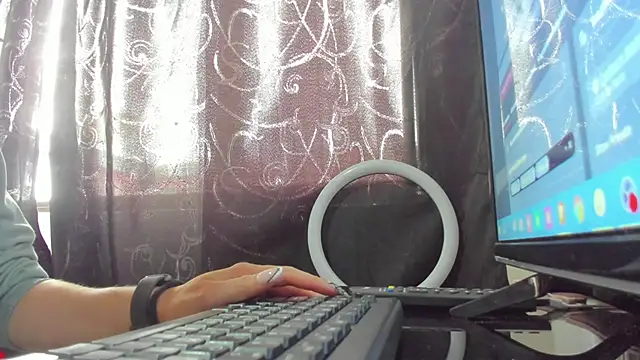 Snapshot of samantha__wilson chatting on October 2025 02:52:01 PM samantha wilson online show from October 2025 02:52:01 PM