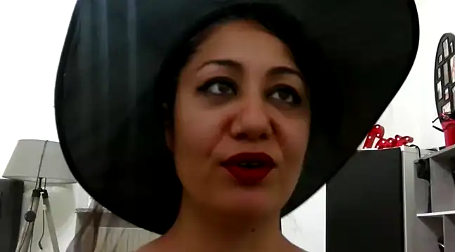 danasantoreal online show from January 2025 09:00:02 PM