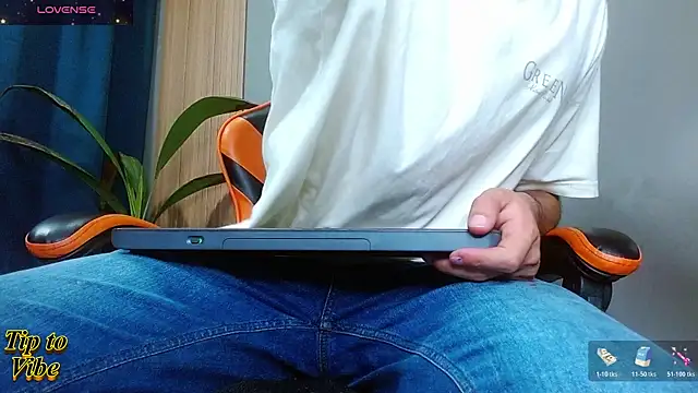 Mr WhiteCock online show from December 2025 11:03:02 PM