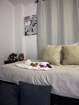 Snapshot of Rae_Lil_White chatting on February 2025 11:24:01 PM Rae Lil White online show from February 2025 11:24:01 PM