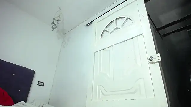 Squirter pussybomb online show from May 2026 05:15:02 AM