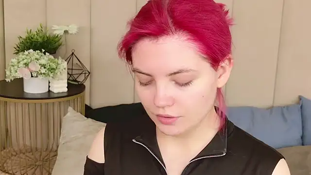 Snapshot of Lisa_Adam chatting on December 2025 04:05:01 PM Lisa Adam online show from December 2025 04:05:01 PM