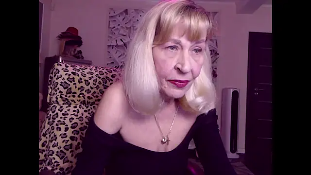 Snapshot of HornyMilf_555 chatting on December 2025 02:15:01 PM HornyMilf 555 online show from December 2025 02:15:01 PM