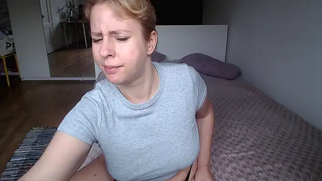 Snapshot of MariaValentine chatting on November 2025 06:57:01 AM MariaValentine online show from November 2025 06:57:01 AM