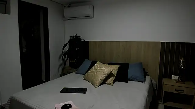 rebeca cortez  online show from February 2026 07:47:02 PM