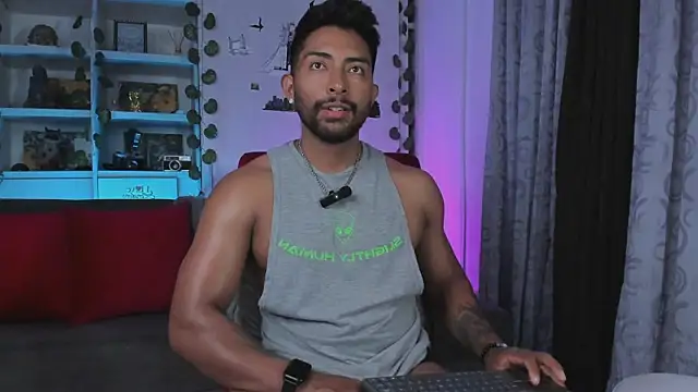 Snapshot of Couple_muscle1 chatting on January 2026 08:43:01 PM Couple muscle1 online show from January 2026 08:43:01 PM